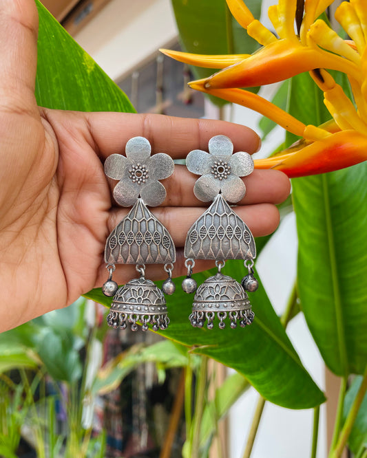 Amyra Stud Earrings