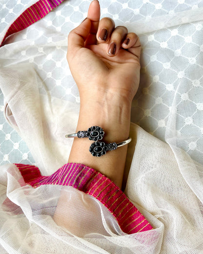 Ekatra | Oxidised Artisanal Kada | Free Size