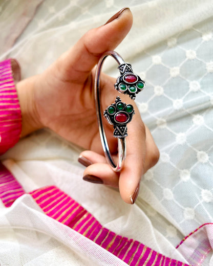 Prakr̥ti | Oxidised Artisanal Kada | Free Size