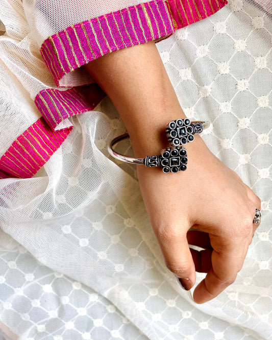 Mandārā | Oxidised Artisanal Kada | Free Size