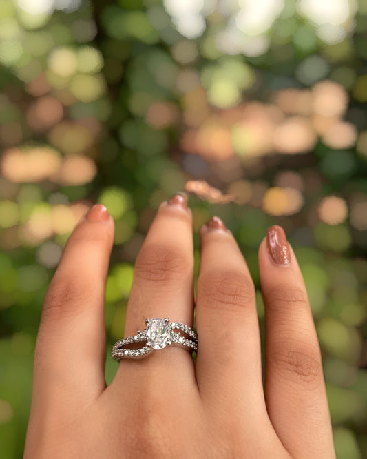 Frostelle | A Contemporary Two-strand curved American Diamond Ring in Rhodium Plating