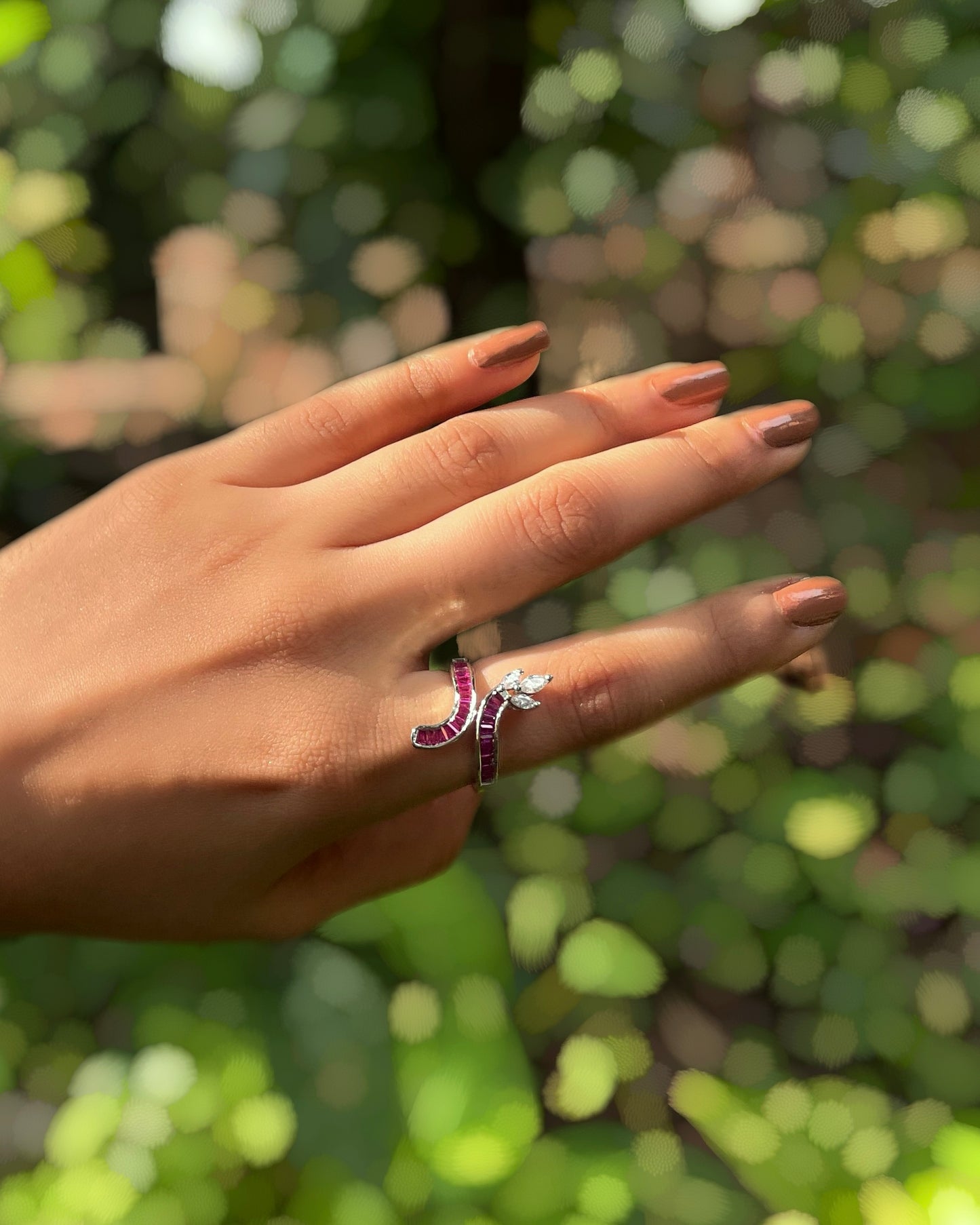 Vinelume | A Curved Grapevine with Petite American Diamond Leaflets in Rhodium Plating