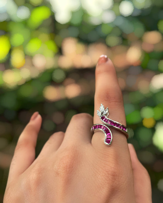 Vinelume | A Curved Grapevine with Petite American Diamond Leaflets in Rhodium Plating