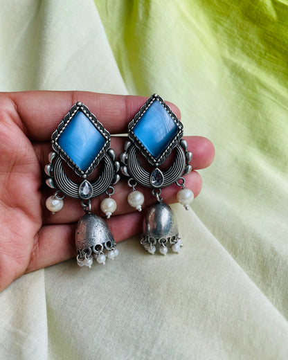 Niyantri Stud Earrings
