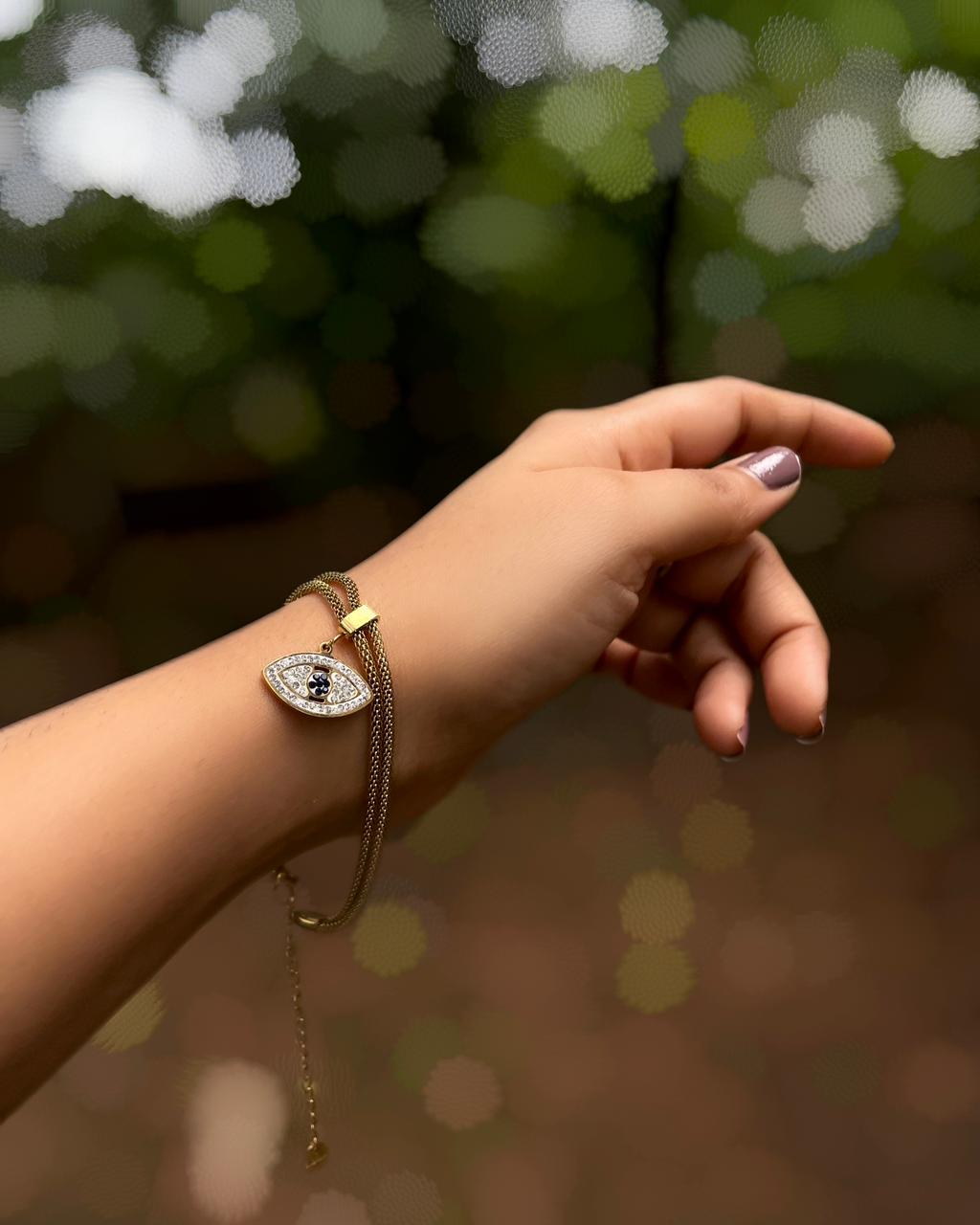NOÉA | Delicate Gold-Plated Evil Eye Charm Bracelet