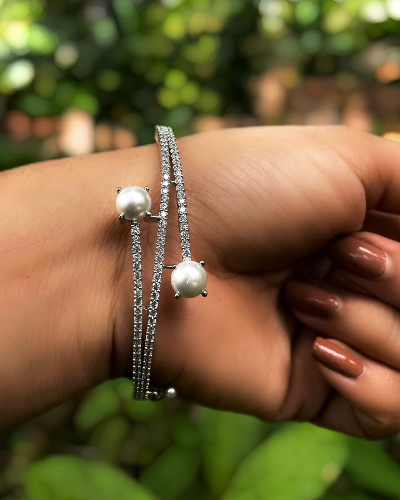 Ivory Arc | A rhodium-finished kada with twin pearls and fine American Diamond stones.